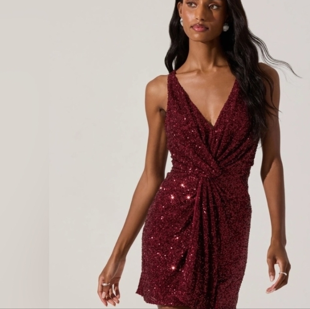 Astr Red Sequin Twist Front Minidress Size Large Holiday Party Cocktail